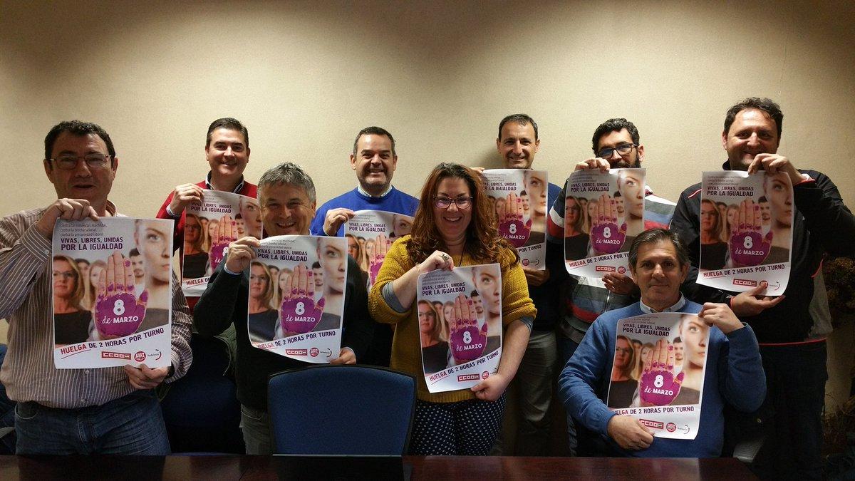 Los delegados de @ccooendesa en Sevilla se unen a la huelga del 8 de Marzo https://twitter.com/Industria_CCOO