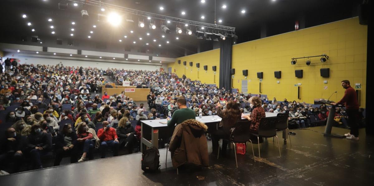 Asamblea de delegados y delegadas de CCOO Madrid en un Auditorio Marcelino Camacho a rebosar.