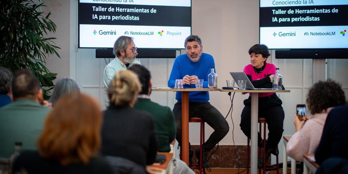 Lucho Palazzo Gallo, en el centro, interviene en la inauguración de la asamblea general de la Agrupaión de Periodistas de FSC-CCOO, junto a Marta Barcenilla y a Pablo Aiquel