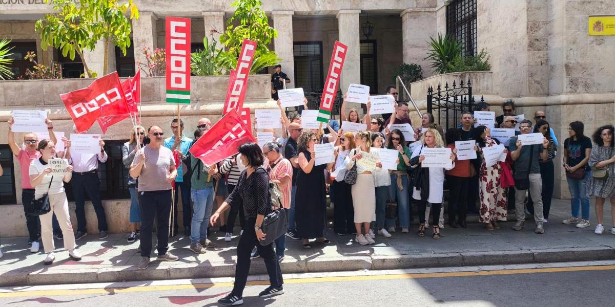 Protesta ante una oficina de Extranjera de Almera