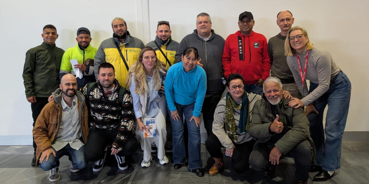 Integrantes de la candidatura de CCOO en Glovo en Almería y junto a representantes de la dirección federal