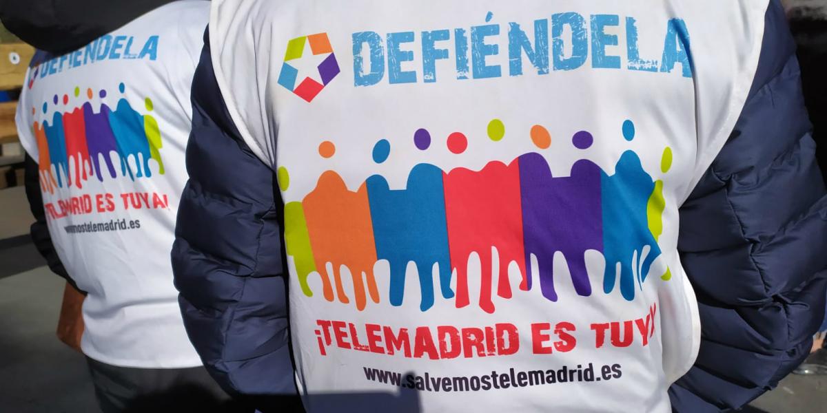 Los trabajadores y trabajadoras llevaban petos en los que instaban a defender Telemadrid y Onda Madrid