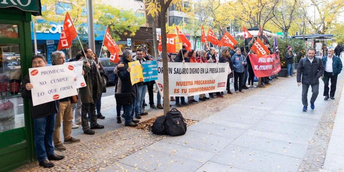 Concentración sindical de CCOO y UGT ante la patronal de la Asociación de Medios de Información en diciembre último