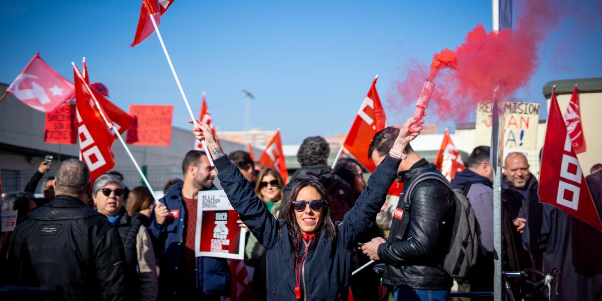 Nos concentramos contra las prcticas antisindicales de Ares Capital (UBER)