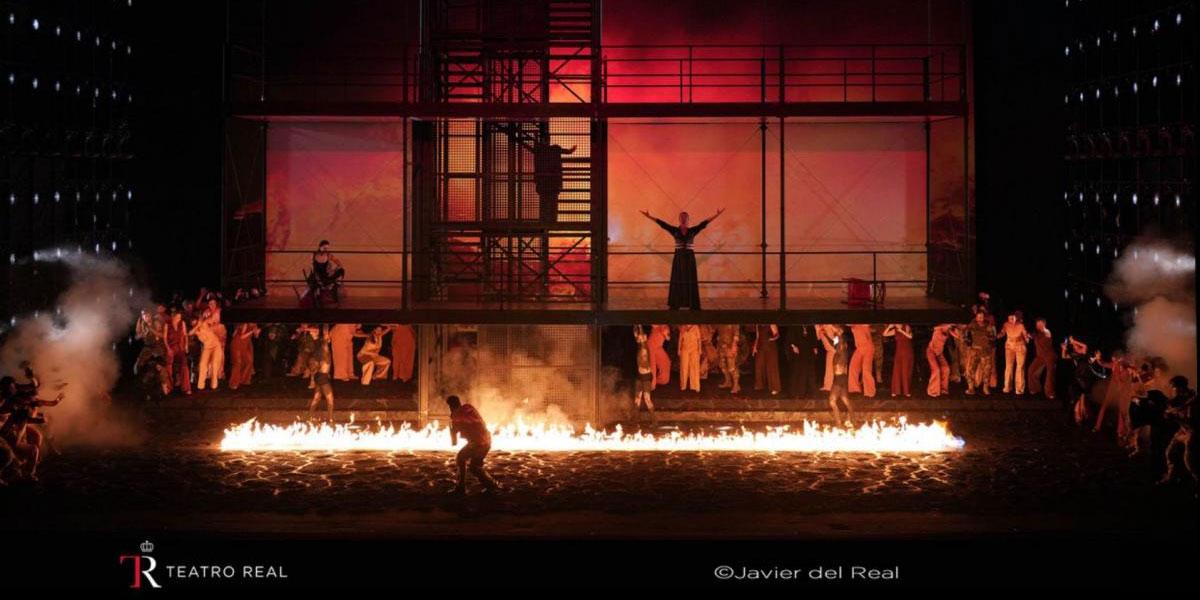 Imagen de una producción del Teatro Real, con el Coro de Intermezzo. / Javier del Real / Teatro Real