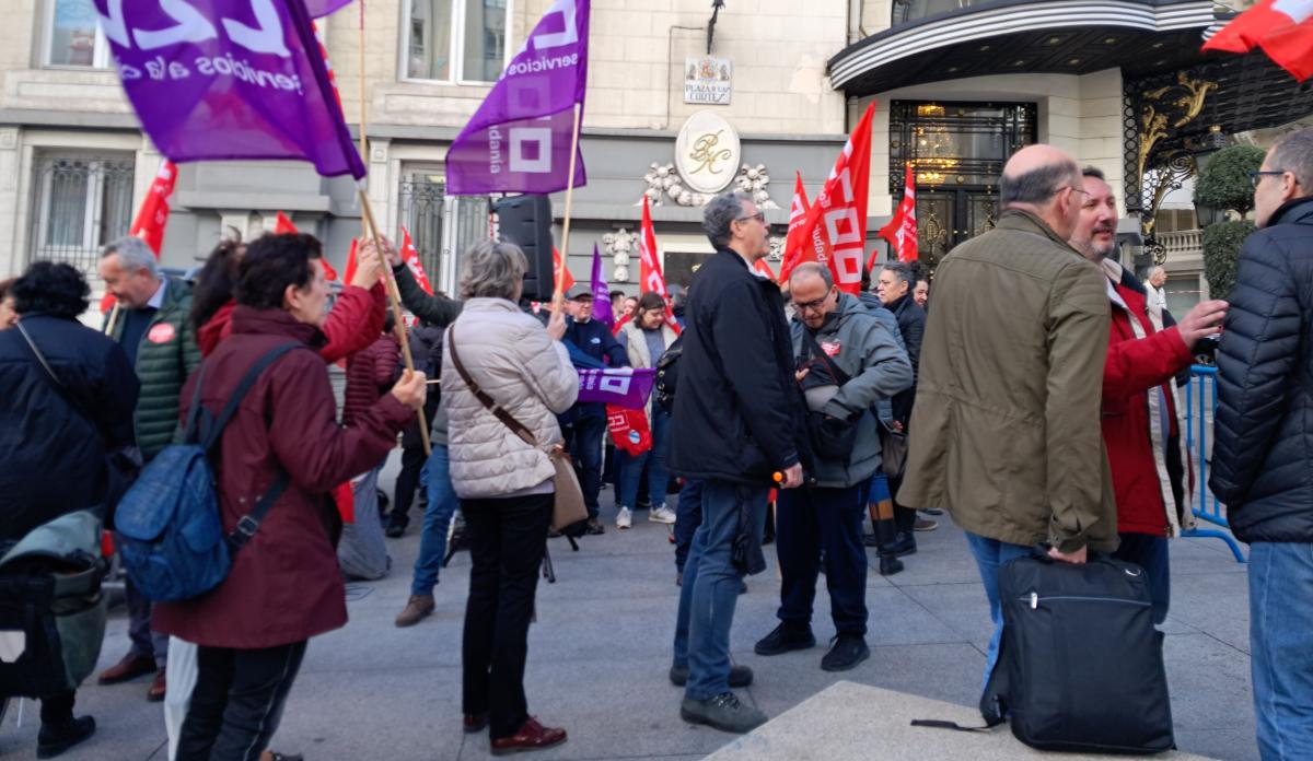 Concentracin #NosSobranRazones en la AGE delante del Congreso de los Diputados