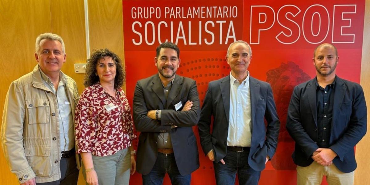 Miguel Alcaraz (FSC-CCOO), Áurea Ramos (secretaria federal seguridad pública FSC), Josean Pérez (FSC-CCOO), Juan Carlos Jerez (PSOE) y Manel Maestra (FSC-CCOO)