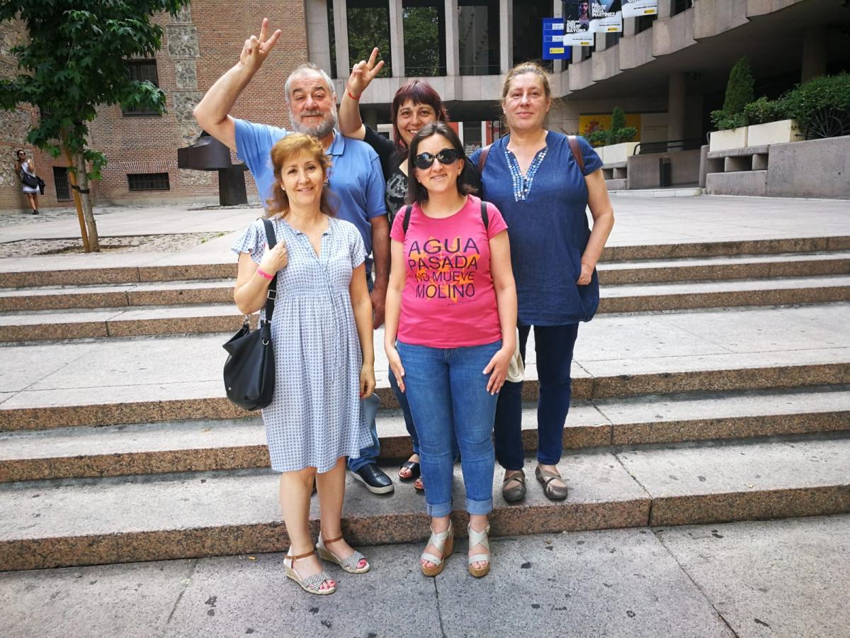 Salida de la representacin de CCOO en el MECD tras la reunin con el Ministro
