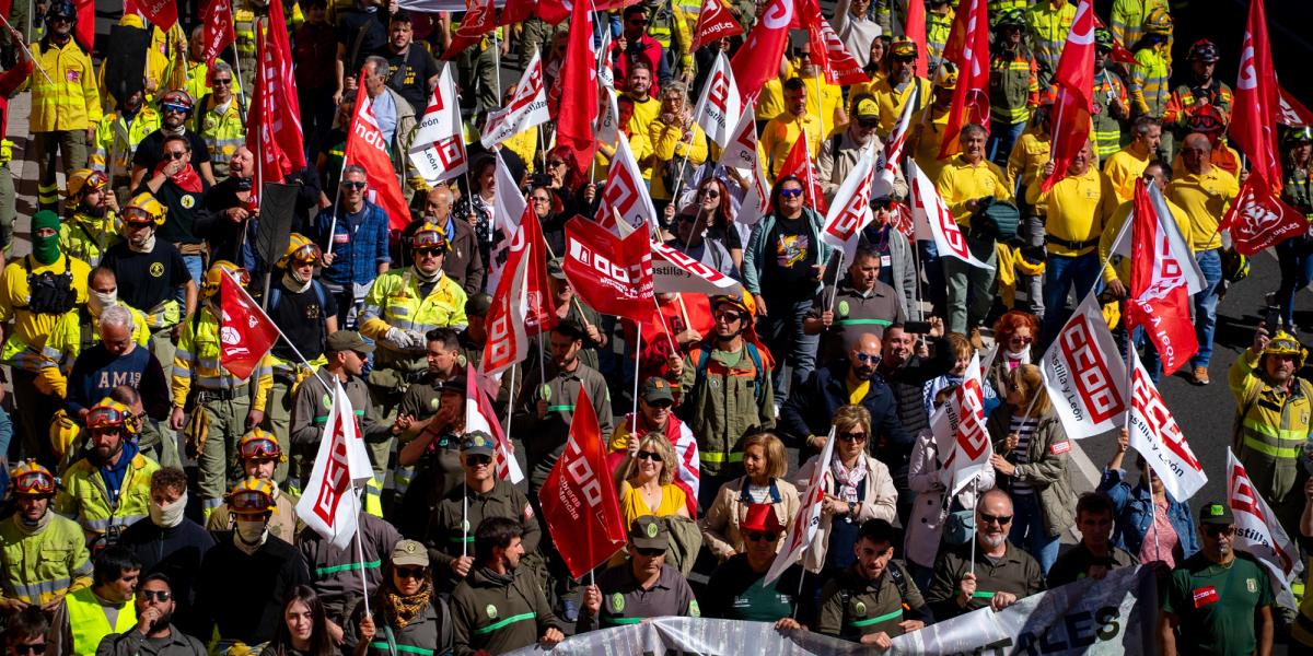 Manifestación de bomberos y bomberas forestales