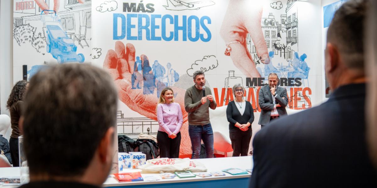 La secretaria de Institucional de la Confederación, Carmen Vidal, el secretario general de FSC-CCOO, Lucho Palazzo, la secretaria general de CCOO Madrid, Paloma López, y el secretario general de la Federación de Servicios, Ramón González, en la inauguración del stand de CCOO en Fitur
