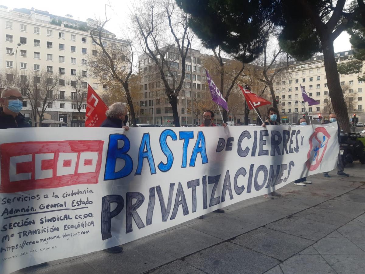 Concentracin ante la sede del ministerio en Madrid para evitar el cierre de los talleres y oficinas de Julin Besteiro