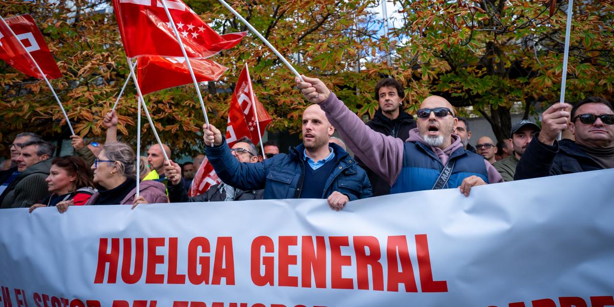 Concentracin para exigir la jubilacin anticipada de las y los conductores de autobuses y gras, Madrid