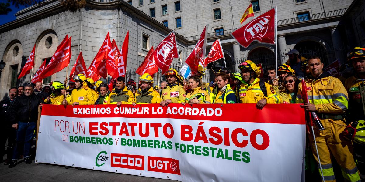 Los bomberos y bomberas forestales reclaman su estatuto profesional ante el Ministerio