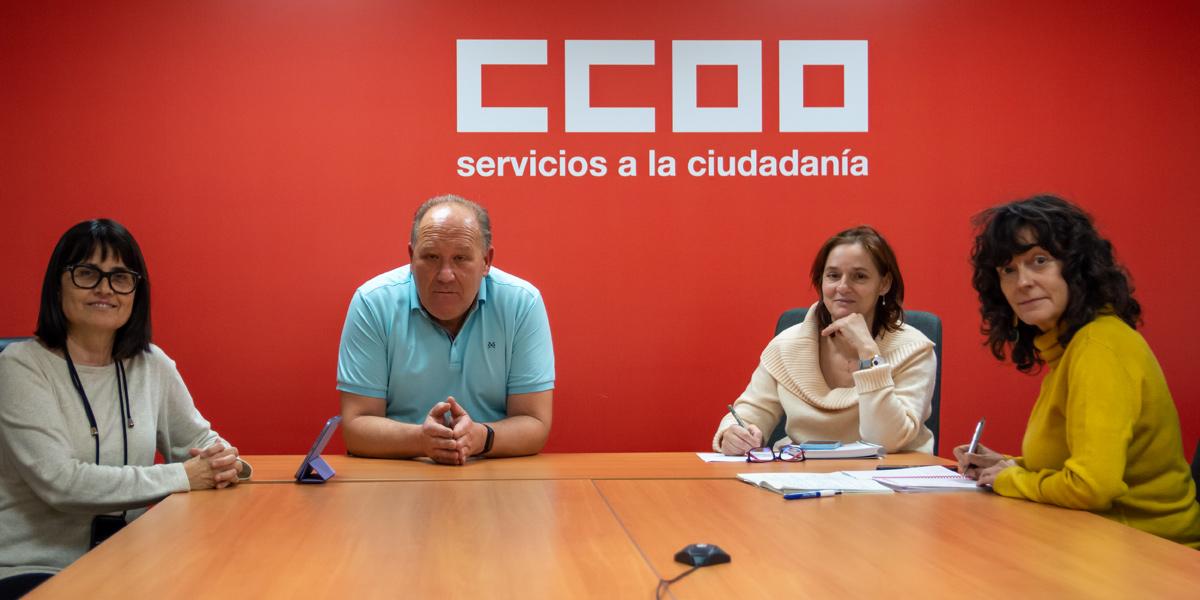 Reunión de FSC-CCOO con Pilar Parreño, delegada de CCOO y miembro de la asociación AMPOS (a la izquierda de la foto).